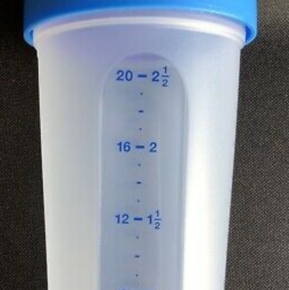Tupperware taffy water  blue Quick Shake container - Picture 8 of 9